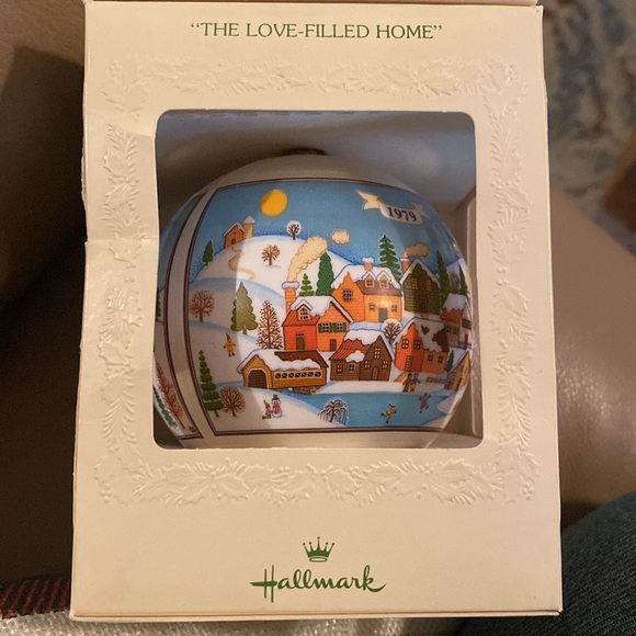 Vintage Christmas hallmark ornament 1979 “the love filled home” - Picture 1 of 7